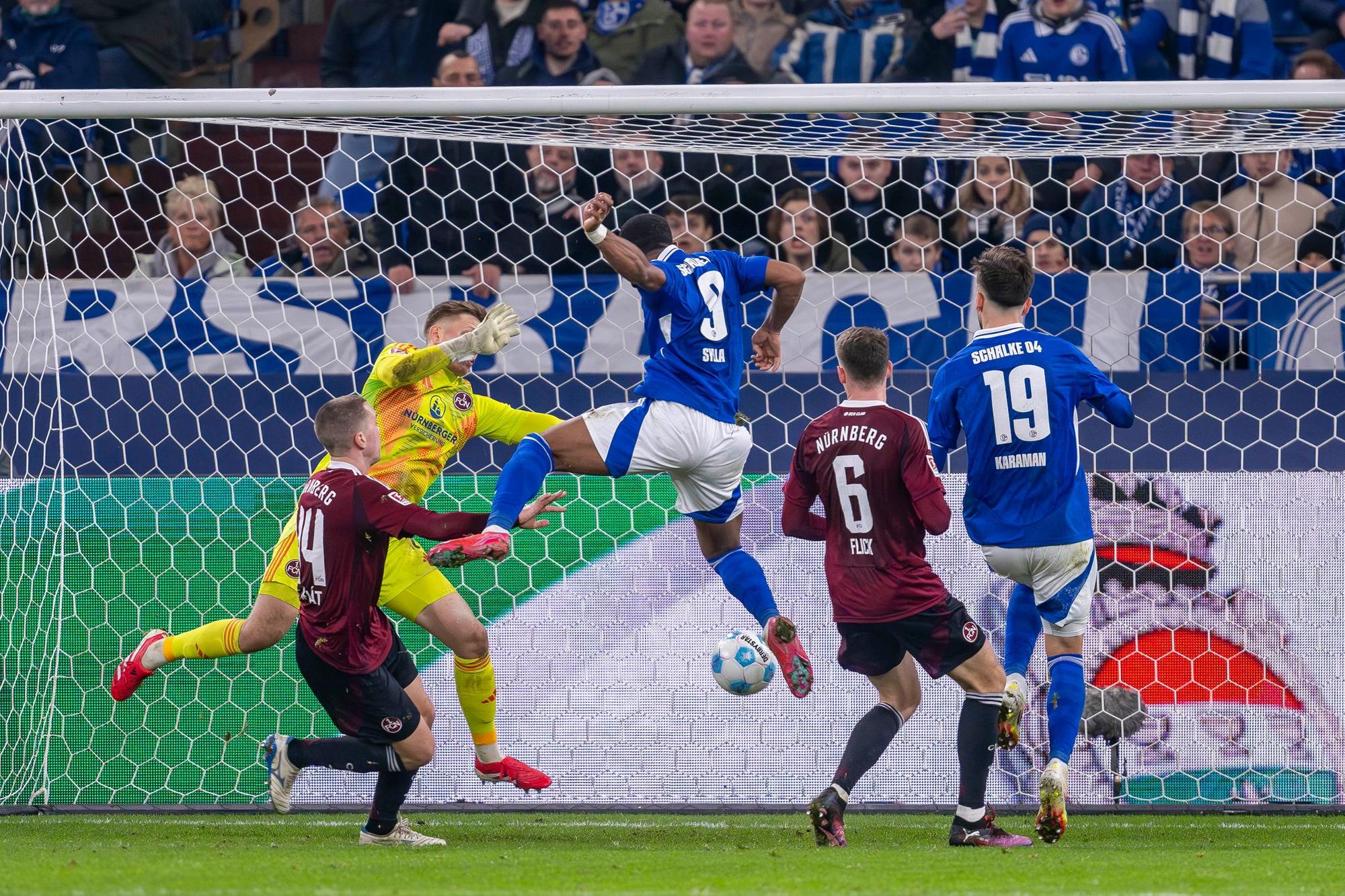 Schalke zeigt Heimstärke 3 1 Sieg gegen Nürnberg Aachener Zeitung